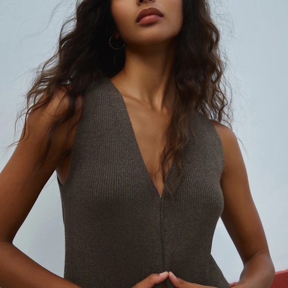 Commense Rib Sweater Vest - Picture 3 of 7